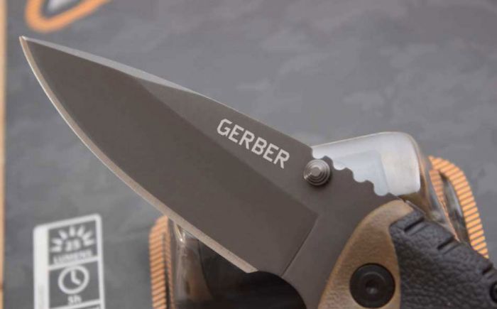 Складной нож с фонариком Gerber Myth Folder, сталь 7Cr17MoV, рукоять стеклонейлон